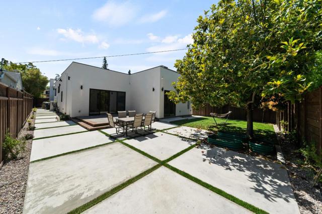 1025 Walnut Street, San Carlos CA: https://media.crmls.org/mediaz/2f0abfb5-dc47-4d83-9b72-df716921e936.jpg