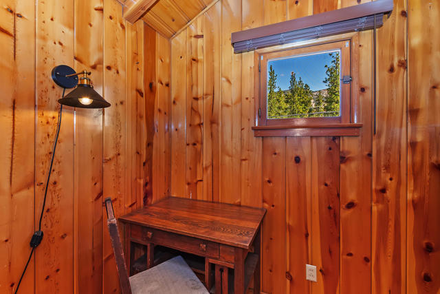 300 E Aeroplane Boulevard, Big Bear CA: https://media.crmls.org/mediaz/2f0b7a59-0a26-4187-b067-92ef288ee2a2.jpg