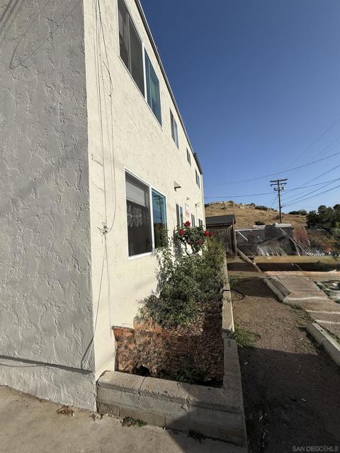 1219 Linalda Dr, El Cajon CA: https://media.crmls.org/mediaz/2f0ba167-1a0a-4015-aef0-3c1592abaee6.jpg