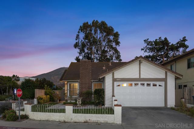10497 Moorpark St, Spring Valley CA: https://media.crmls.org/mediaz/2f0bf439-f67f-45e9-b20b-dd4d82657303.jpg