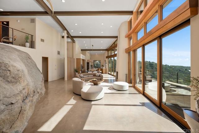 10027 Tall Oak Drive, Escondido CA: https://media.crmls.org/mediaz/2f0c36ba-7250-4115-932c-ef28a0851db2.jpg