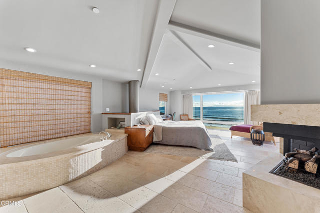 2956 Solimar Beach Drive Drive, Ventura CA: https://media.crmls.org/mediaz/2f0cae22-a4a9-45f9-ad93-e5b66e418dc4.jpg