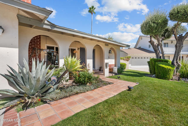 28606 Solon Avenue, Canyon Country CA: https://media.crmls.org/mediaz/2f0d3ae1-c707-442e-90dd-1b3e87d1b768.jpg