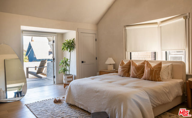 1715 S Kingsley Drive, Los Angeles CA: https://media.crmls.org/mediaz/2f0df443-54e1-474f-aa9c-07013ed96759.jpg