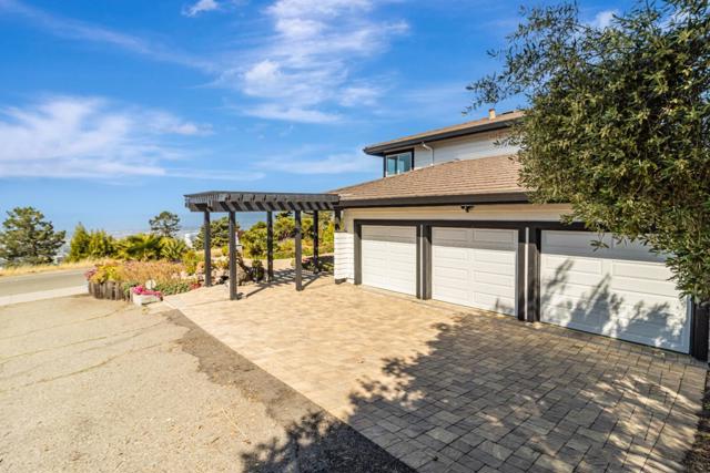 11550 Skyline Boulevard, Oakland CA: https://media.crmls.org/mediaz/2f0e1925-0492-455f-ba43-0c5fcb4961f9.jpg