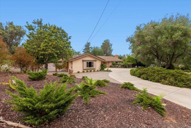 13128 Via Del Toro, Poway CA: https://media.crmls.org/mediaz/2f0e3fc7-ab1a-4e01-81d2-7c6da84b43f7.jpg