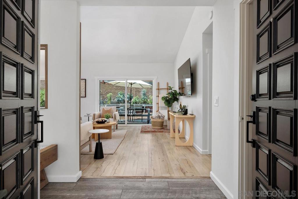 1570 Avenida De Los Lirios - photo 4