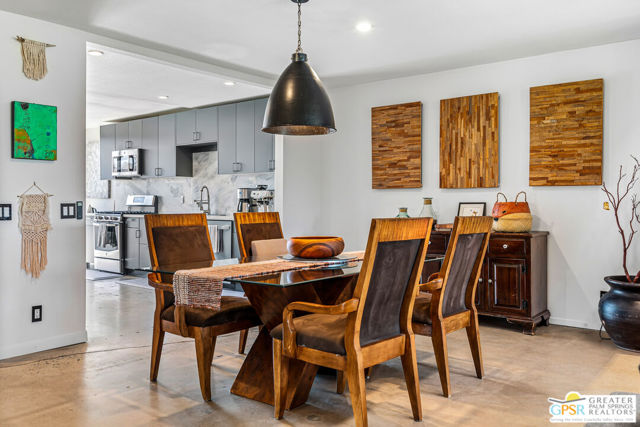 120 E Perlita Circle, Palm Springs, CA 92264