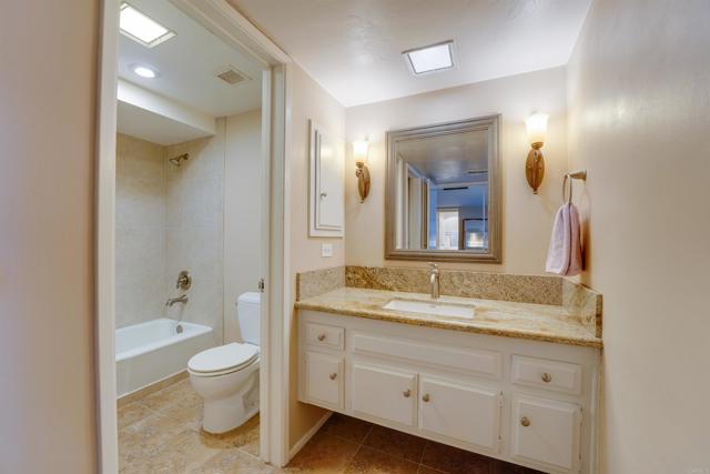 Detail Gallery Image 19 of 29 For 4900 Rosehedge Dr #208,  La Mesa,  CA 91942 - 2 Beds | 2 Baths