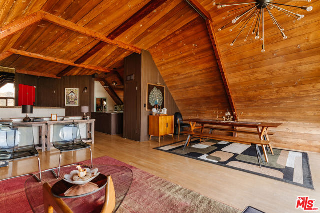 6894 Pacific View Drive, Los Angeles CA: https://media.crmls.org/mediaz/2f0f933e-416c-4ffc-8758-9c2cd7b9be66.jpg