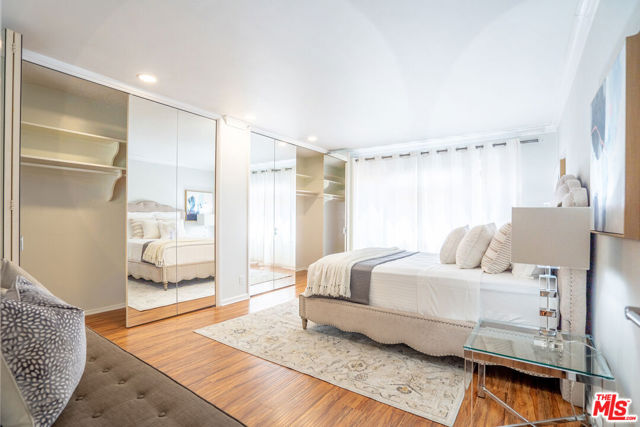 818 S Lucerne Boulevard, Los Angeles CA: https://media.crmls.org/mediaz/2f101114-daaf-46ba-87fc-51ed9f0e951f.jpg