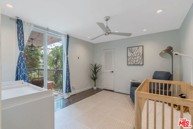 8535 W West Knoll Drive, West Hollywood CA: https://media.crmls.org/mediaz/2f101bed-825b-432d-b11a-ed52b1d25a7d.jpg