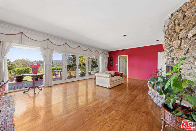 Image 2 of 39 For 821 Glenmere Way