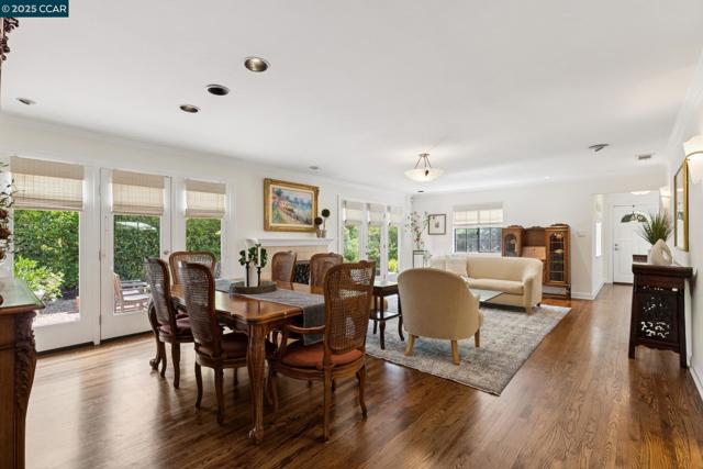 3081 Walnut Blvd, Walnut Creek CA: https://media.crmls.org/mediaz/2f10502c-046c-4f53-bcc7-01ff9ef1de5b.jpg