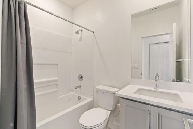 9608 Seawind Way, Newark CA: https://media.crmls.org/mediaz/2f105eb9-f7e1-46d6-81ca-963d8acc4bb9.jpg