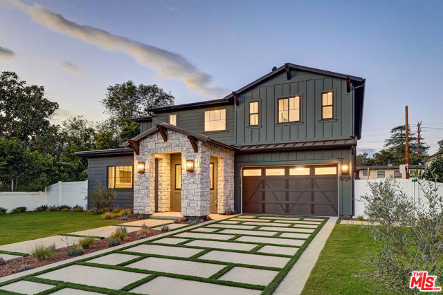 11729 Hartsook Street, Valley Village CA: https://media.crmls.org/mediaz/2f10ea7f-0df1-4bb1-b1f6-42c1f46689d0.jpg