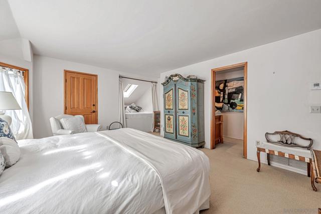 2210 Avenida De La Playa, La Jolla CA: https://media.crmls.org/mediaz/2f11151b-48c2-443d-b2a6-78ce994b8edf.jpg