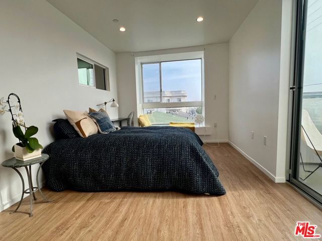 1244 14th Street, Santa Monica CA: https://media.crmls.org/mediaz/2f11193a-79d4-4aa8-b32f-4b4b98a1c4c2.jpg