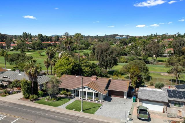 17268 Bernardo Oaks Dr, San Diego CA: https://media.crmls.org/mediaz/2f11b746-3b7c-441c-9d0c-63de5a94cc32.jpg