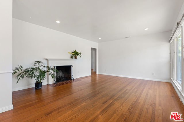 7601 Dunfield Avenue, Los Angeles CA: https://media.crmls.org/mediaz/2f11bdae-880e-46dc-8a95-08cbfe60e08d.jpg