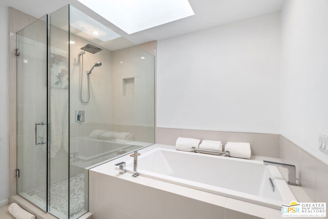 46 Princeton Drive, Rancho Mirage CA: https://media.crmls.org/mediaz/2f121521-9beb-4eb5-a5f2-06552f3bcb67.jpg