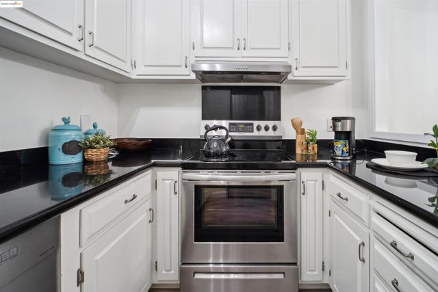 917 Hough Ave, Lafayette CA: https://media.crmls.org/mediaz/2f123d4f-b8cb-45cc-b93d-f43737d568b4.jpg