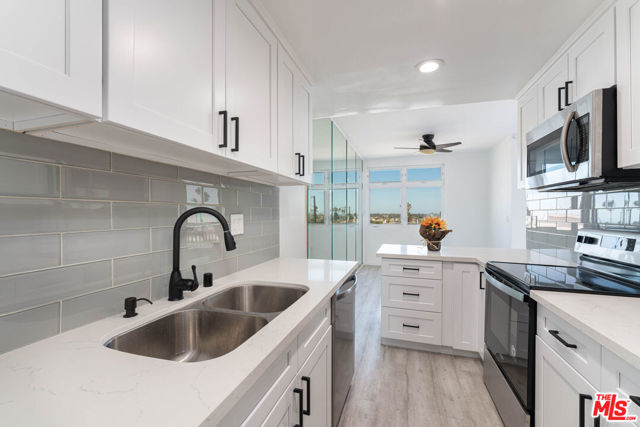 900 Euclid Street, Santa Monica CA: https://media.crmls.org/mediaz/2f1242f0-b1fe-4998-8b5c-351e5c0e219d.jpg