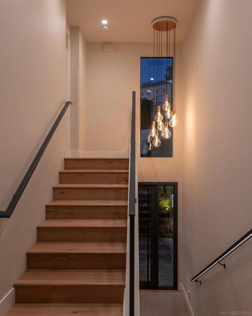 12994 Via Esperia, Del Mar CA: https://media.crmls.org/mediaz/2f12bc74-5d55-4ce5-9277-55435b4d1129.jpg