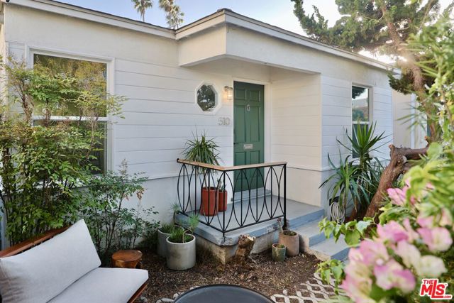 510 Venice Way, Venice CA: https://media.crmls.org/mediaz/2f133e8e-dfd5-4025-ab46-bd8d5d8ba821.jpg