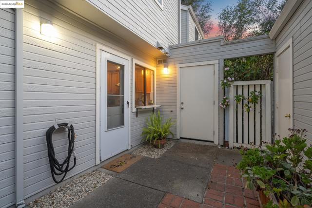 3422 Sunleaf Way, Richmond CA: https://media.crmls.org/mediaz/2f136da1-3caf-4288-9c5f-45f4aeb84dbe.jpg