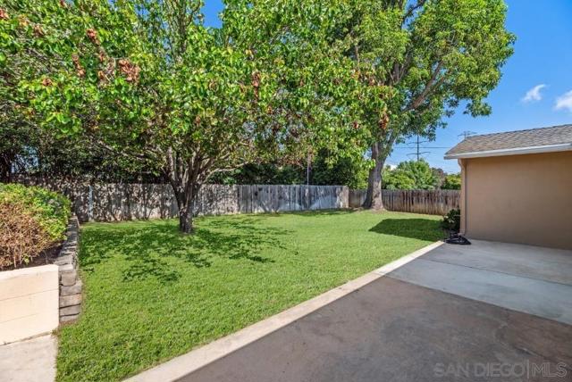 4413 Mount Castle Ave, San Diego CA: https://media.crmls.org/mediaz/2f13a728-3451-471d-a108-9c9e34325ba8.jpg