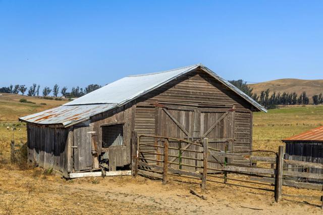 14550 Valley Ford Estero, Valley Ford CA: https://media.crmls.org/mediaz/2f13cdea-73c5-4ed2-a60f-e5023f67fee3.jpg