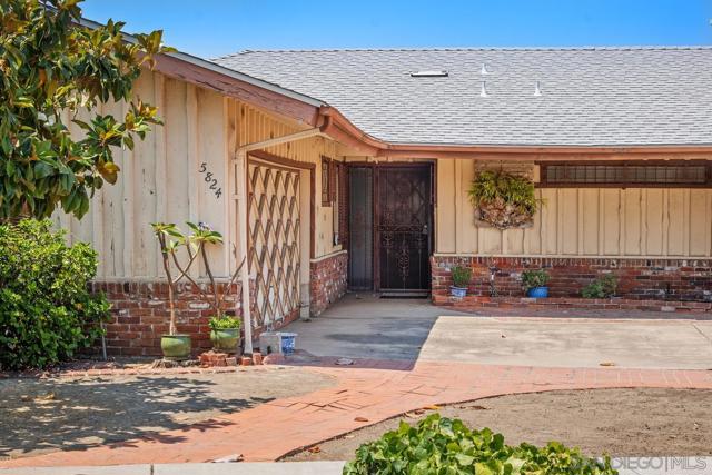 5824 Kent Pl, San Diego CA: https://media.crmls.org/mediaz/2f145fd0-fb20-4e47-a9e6-d4dde7894170.jpg
