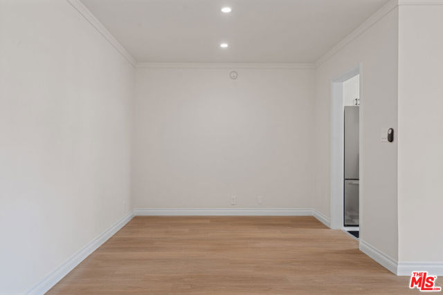 148 S Mccarty Drive, Beverly Hills CA: https://media.crmls.org/mediaz/2f157997-c978-4335-9f09-b231db7f065a.jpg