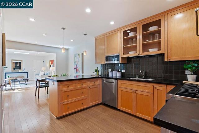 7 Doral Dr, Moraga CA: https://media.crmls.org/mediaz/2f15a7bc-5943-46b7-90ef-857875cc960b.jpg