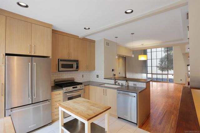 1575 Kettner Blvd, San Diego CA: https://media.crmls.org/mediaz/2f15c13f-8dd0-42c4-8340-789e6e445e73.jpg