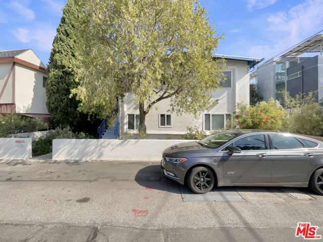 2909 10th Street, Santa Monica CA: https://media.crmls.org/mediaz/2f16156b-6048-40fd-a2be-f6a6ad61ffbe.jpg
