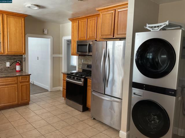 2359 CHURCH, Oakland CA: https://media.crmls.org/mediaz/2f163256-f60f-4247-8624-e19ff1ac28fb.jpg