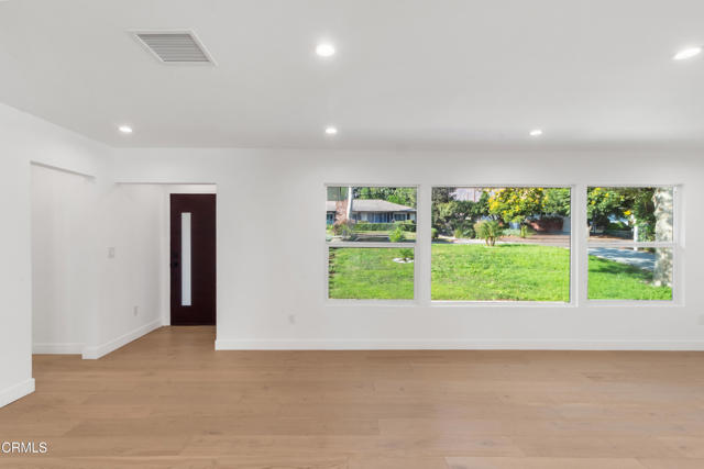 Detail Gallery Image 10 of 27 For 3880 Shadow Grove Rd, Pasadena,  CA 91107 - 3 Beds | 3/1 Baths