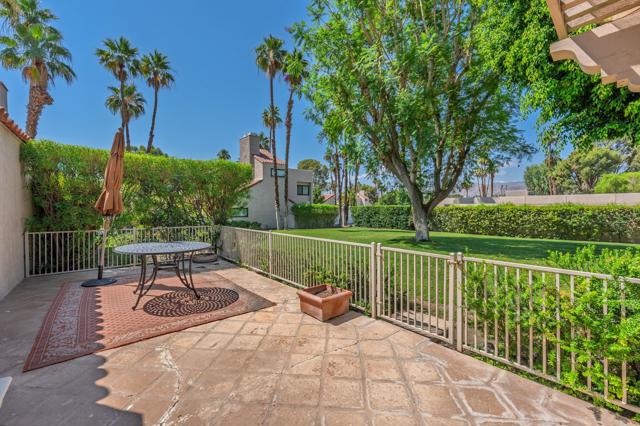 343 Forest Hills Drive, Rancho Mirage CA: https://media.crmls.org/mediaz/2f16cd8e-389f-4ffa-aa88-45df65dfa2ca.jpg