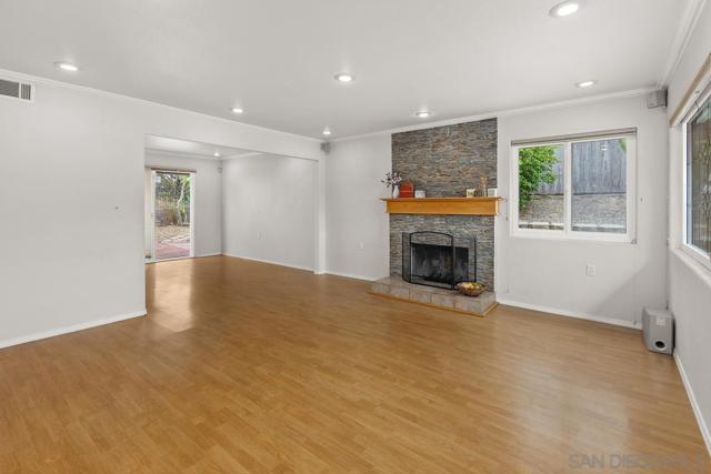 371 Kaymar Dr, San Diego CA: https://media.crmls.org/mediaz/2f16e4eb-3347-4c85-8264-8cf12450191d.jpg