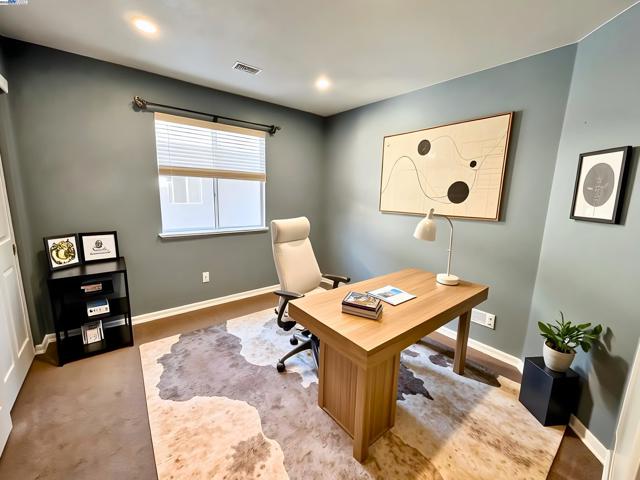 85 Phillips Ct, Tracy CA: https://media.crmls.org/mediaz/2f170f24-10da-4b14-91c6-152013c7ad44.jpg