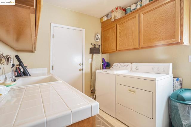 4704 Crestone Needle Way, Antioch CA: https://media.crmls.org/mediaz/2f1770c7-2a0c-4b7d-8b28-3f2dcc61ef65.jpg