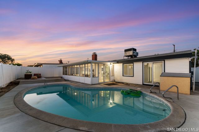 3424 Lockwood DR, San Diego CA: https://media.crmls.org/mediaz/2f177e70-5a71-44aa-9aa4-ee1fa66d589b.jpg