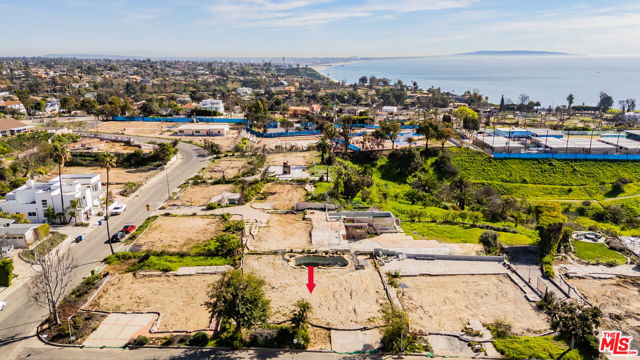 16910 Dulce Ynez Lane, Pacific Palisades CA: https://media.crmls.org/mediaz/2f17f865-7dbd-4928-8922-d7e764950155.jpg