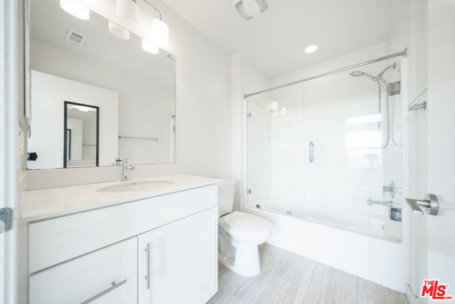 552 E Carson Street, Carson CA: https://media.crmls.org/mediaz/2f181289-d444-46a1-b229-396b497e2541.jpg