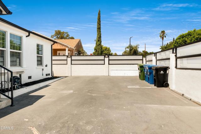7637 Radford Avenue, North Hollywood CA: https://media.crmls.org/mediaz/2f18f80c-4234-4952-b800-4abdc9c5f415.jpg
