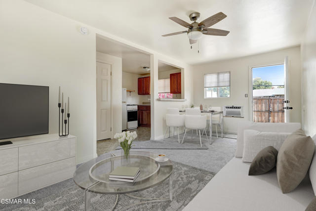 2391 Heather Street, Simi Valley CA: https://media.crmls.org/mediaz/2f18fbf9-709a-444c-893c-1bae154ab300.jpg