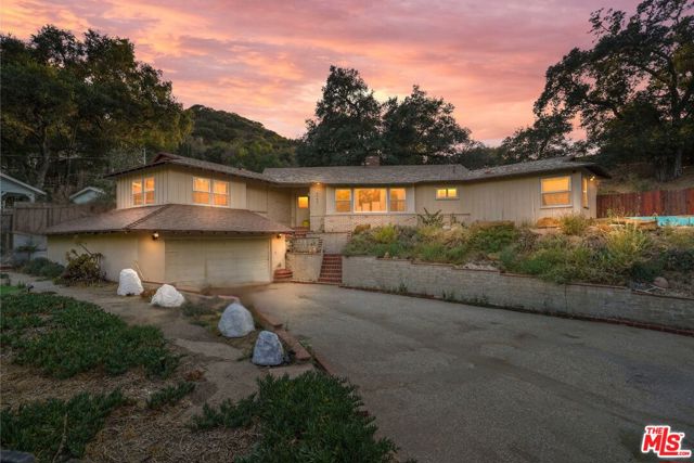 9747 Haines Canyon Avenue, Tujunga CA: https://media.crmls.org/mediaz/2f1acd6a-4282-4de6-aa47-6c342366cd6a.jpg