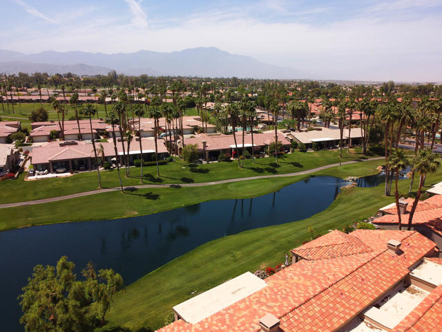 38657 Dahlia Way, Palm Desert CA: https://media.crmls.org/mediaz/2f1ae8d2-6a4c-48b1-9d14-18edf6a044de.jpg